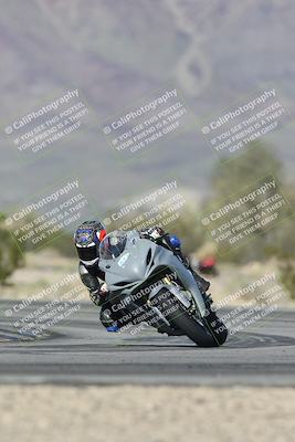 media/Jan-15-2026-Racers Edge (Thu) [[dfebeb70ab]]/2-A Group/Session 5 (Turn 5)/